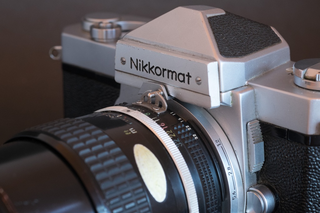 Before the adoption of Auto-Indexing, Nikon lenses used a metallic fork ("the rabbit ears") to transmit the preselected aperture to the metering system of the camera.