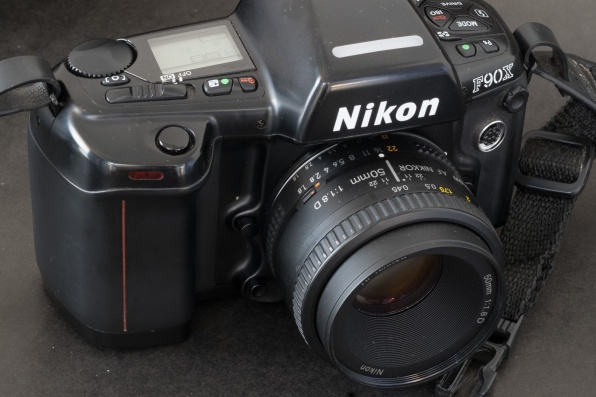 A single control wheel, and the aperture value controlled by the aperture ring on the lens itself: the two major differences between the N90 and a modern Nikon body.